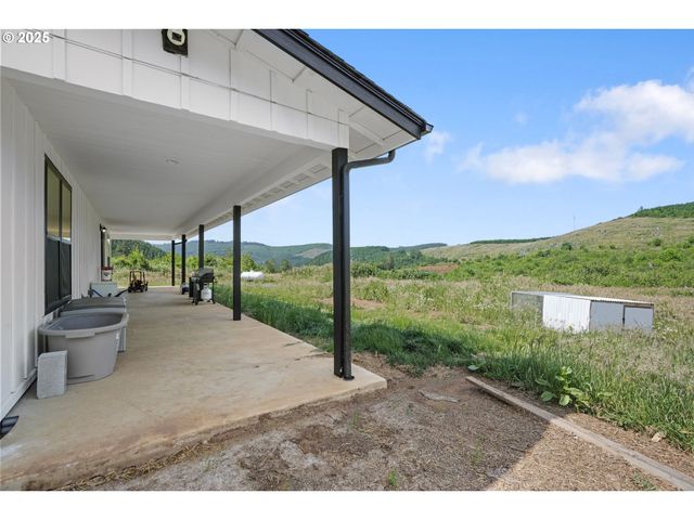 279 STEWART Dr, Kelso, WA 98626