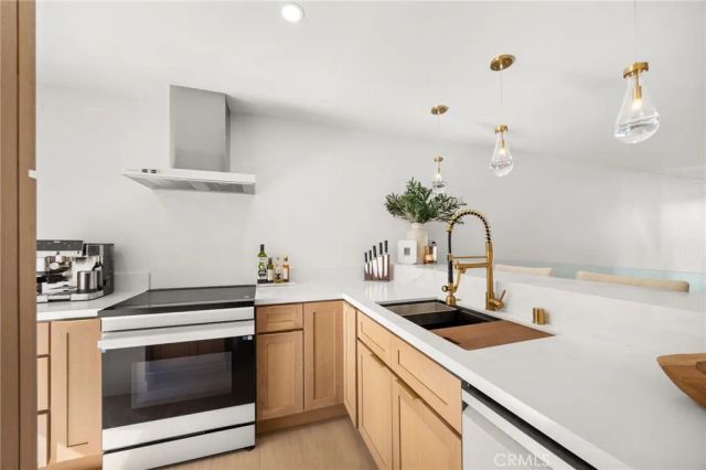 8103 N Marina Pacifica Drive North, Long Beach, CA 90803