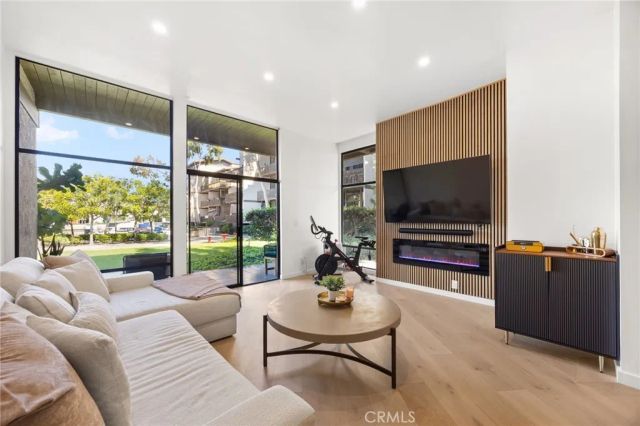 8103 N Marina Pacifica Drive North, Long Beach, CA 90803