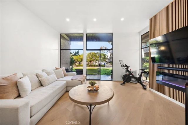 8103 N Marina Pacifica Drive North, Long Beach, CA 90803