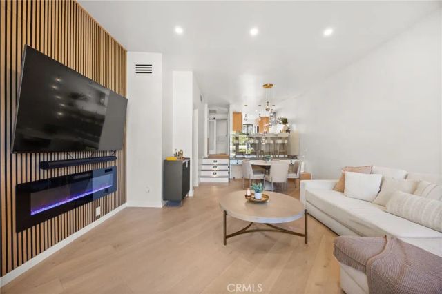 8103 N Marina Pacifica Drive North, Long Beach, CA 90803