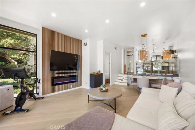 8103 N Marina Pacifica Drive North, Long Beach, CA 90803
