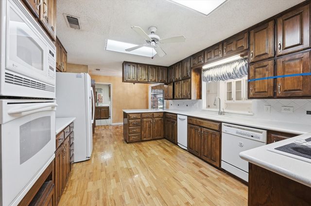 1509 Schumac Lane, Bedford, TX 76022