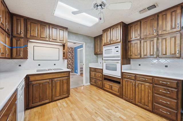 1509 Schumac Lane, Bedford, TX 76022