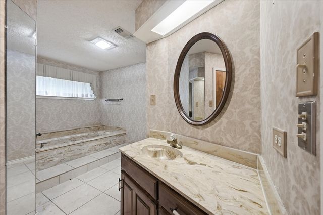 1509 Schumac Lane, Bedford, TX 76022