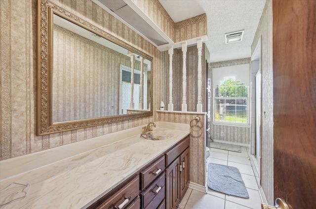 1509 Schumac Lane, Bedford, TX 76022