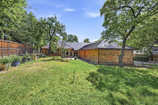 1509 Schumac Lane, Bedford, TX 76022