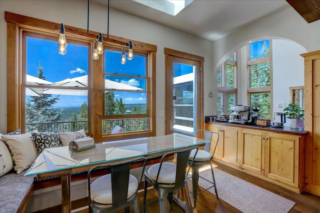 10112 Old Blue Rd, Nevada City, CA 95959