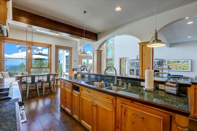 10112 Old Blue Rd, Nevada City, CA 95959