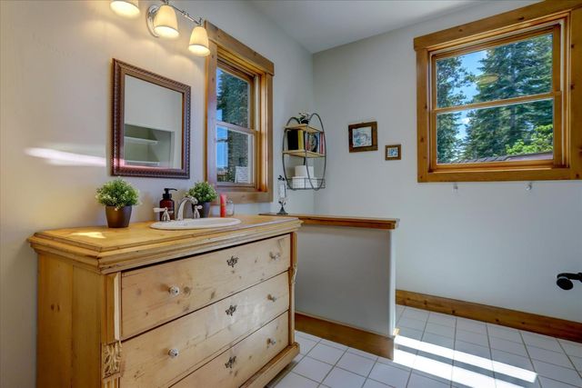 10112 Old Blue Rd, Nevada City, CA 95959