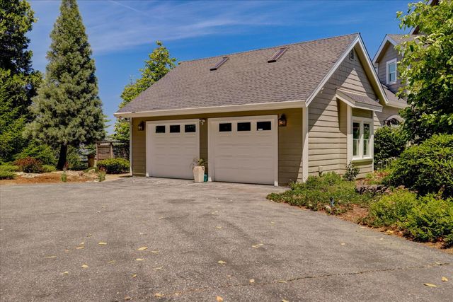 10112 Old Blue Rd, Nevada City, CA 95959