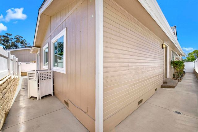 4468 Topaz Ln, Oceanside, CA 92056