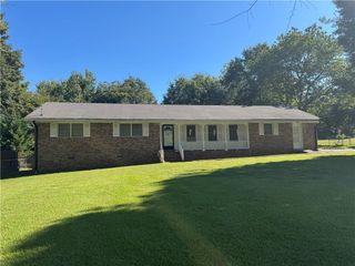 2221 Pinehurst Road, Snellville, GA 30078