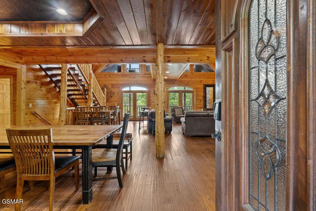 326 Alpine Mountain Way, Pigeon Forge, TN 37863