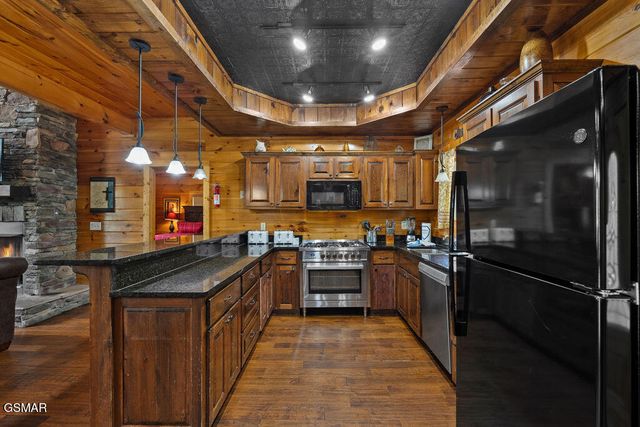 326 Alpine Mountain Way, Pigeon Forge, TN 37863