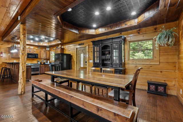 326 Alpine Mountain Way, Pigeon Forge, TN 37863