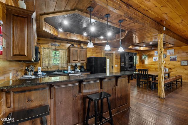 326 Alpine Mountain Way, Pigeon Forge, TN 37863