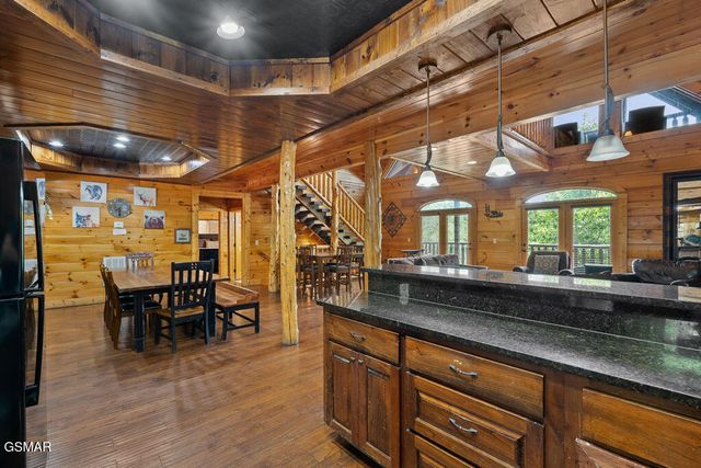 326 Alpine Mountain Way, Pigeon Forge, TN 37863
