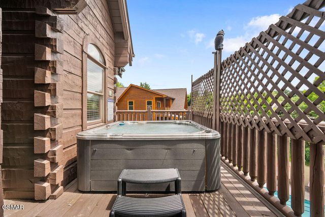 326 Alpine Mountain Way, Pigeon Forge, TN 37863