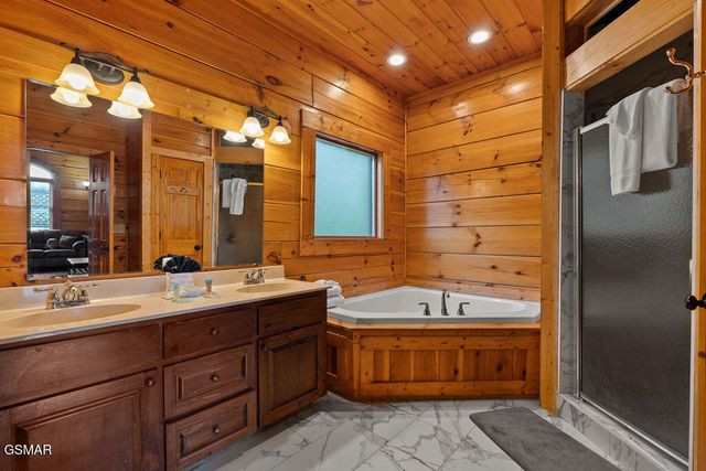326 Alpine Mountain Way, Pigeon Forge, TN 37863