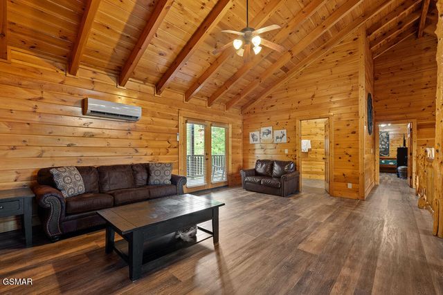 326 Alpine Mountain Way, Pigeon Forge, TN 37863