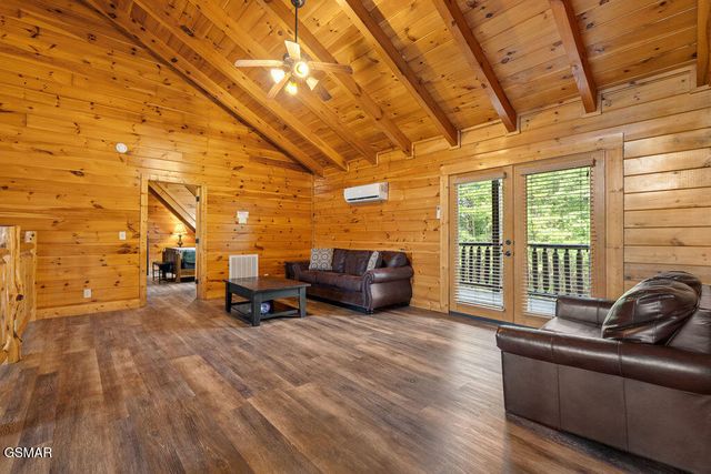 326 Alpine Mountain Way, Pigeon Forge, TN 37863