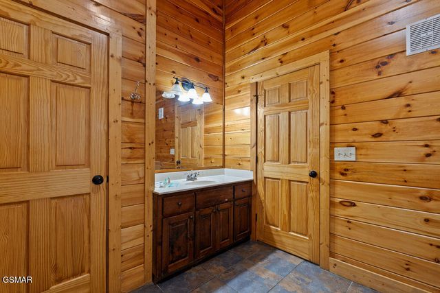 326 Alpine Mountain Way, Pigeon Forge, TN 37863