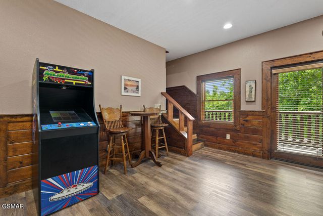 326 Alpine Mountain Way, Pigeon Forge, TN 37863