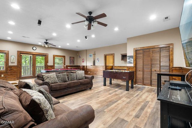 326 Alpine Mountain Way, Pigeon Forge, TN 37863