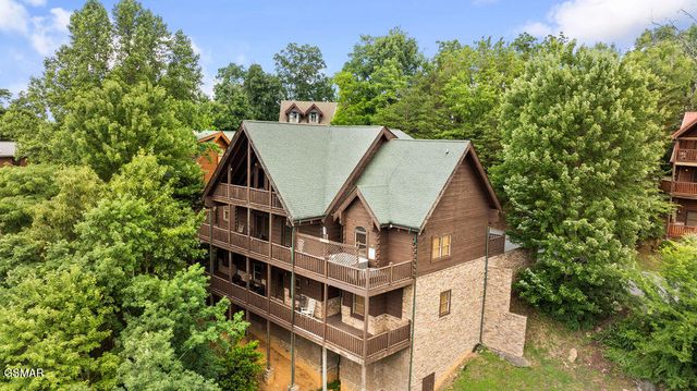 326 Alpine Mountain Way, Pigeon Forge, TN 37863