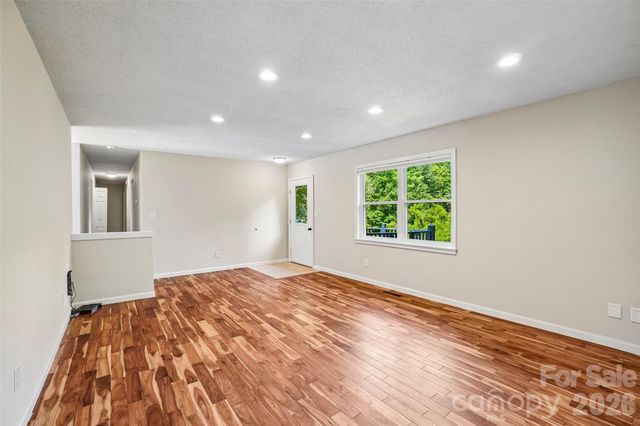 19 Jupiter Heights, Weaverville, NC 28787