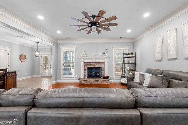 180 Chantilly Lane, Fayetteville, GA 30215