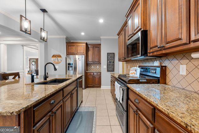 180 Chantilly Lane, Fayetteville, GA 30215