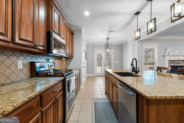 180 Chantilly Lane, Fayetteville, GA 30215