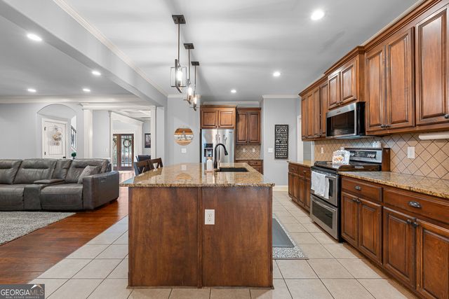 180 Chantilly Lane, Fayetteville, GA 30215