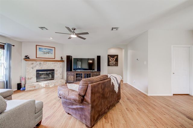 112 Speegle CT, Cedar Creek, TX 78612