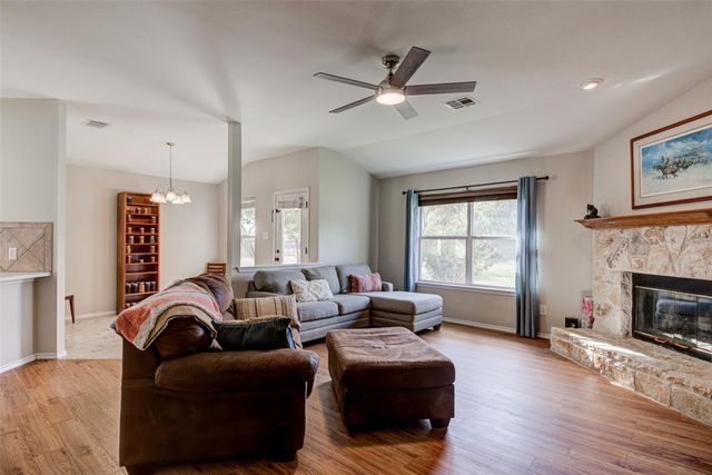 112 Speegle CT, Cedar Creek, TX 78612