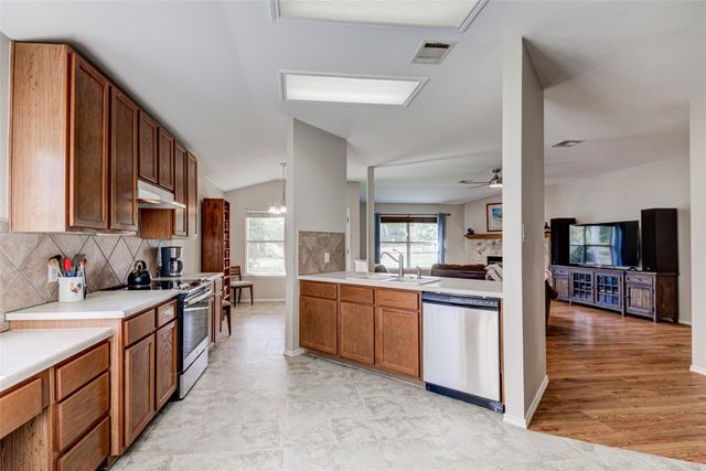 112 Speegle CT, Cedar Creek, TX 78612