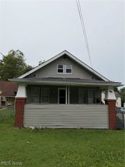 1054 Winton Avenue, Akron, OH 44320