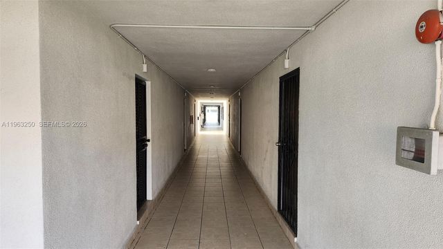 9000 SW 24th St 14C, Miami, FL 33165