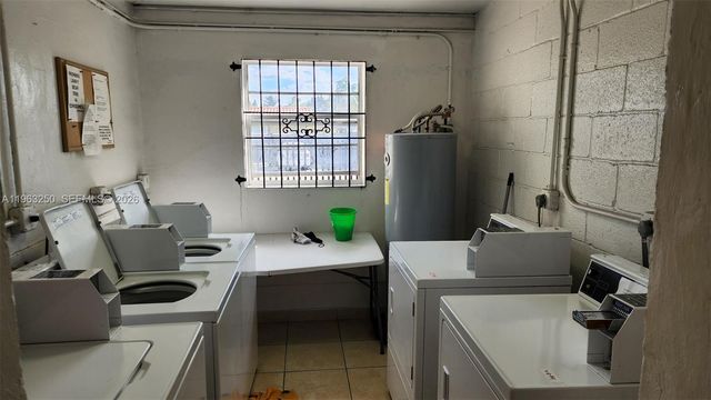 9000 SW 24th St 14C, Miami, FL 33165