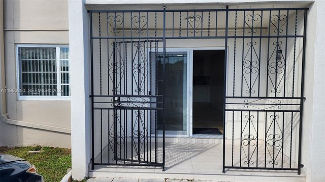 9000 SW 24th St 14C, Miami, FL 33165