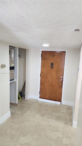 9000 SW 24th St 14C, Miami, FL 33165