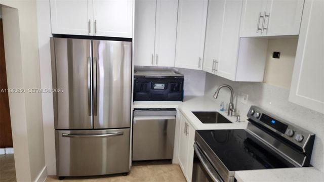 9000 SW 24th St 14C, Miami, FL 33165