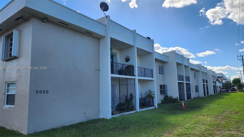 9000 SW 24th St 14C, Miami, FL 33165