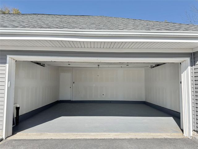 188 River Drive, Moriches, NY 11955