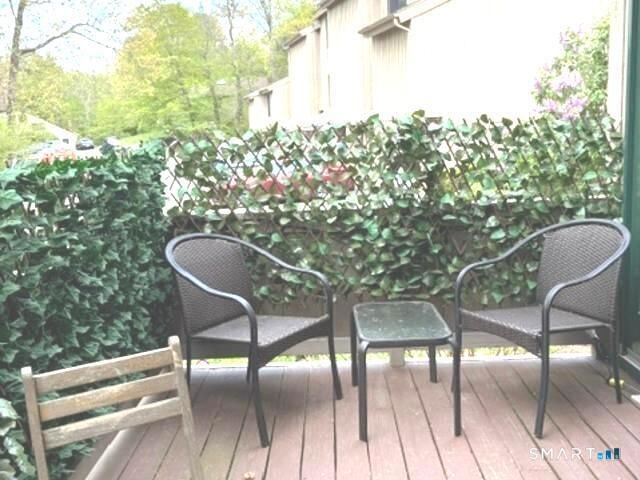 84 Mohawk Trail 84, Guilford, CT 06437