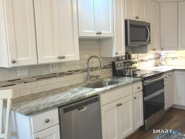 84 Mohawk Trail 84, Guilford, CT 06437