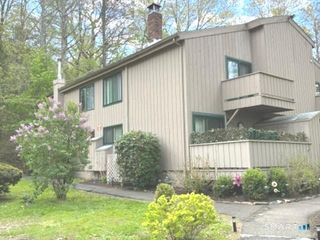 84 Mohawk Trail 84, Guilford, CT 06437