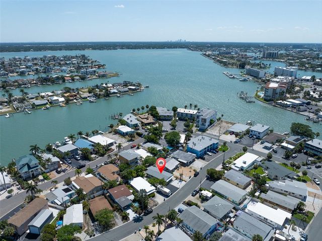 11095 2ND STREET E Unit A, Treasure Island, FL 33706